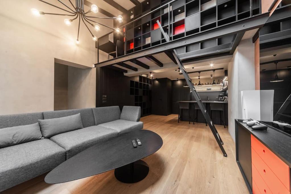 3 Storey Apartment With A Character And A Terrace Рига Екстер'єр фото